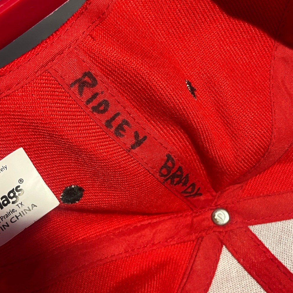Six Flags Exclusive Harley Quinn Red Snapback Cap ( Has Writing On The Inside) - Picture 9 of 10